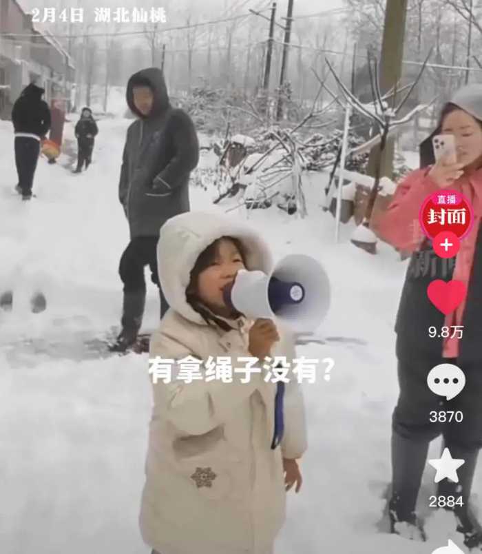 民航怒批，1.2万名干部铲雪，领导受罚：暴雪下，湖北到底如何？